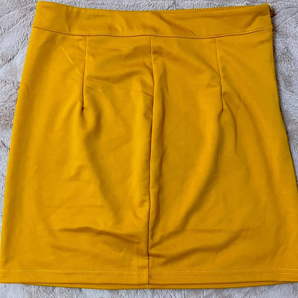 Mustard yellow skirt zip up side